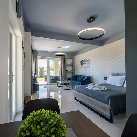 Blue Dream Luxury Palaiontsiflikion